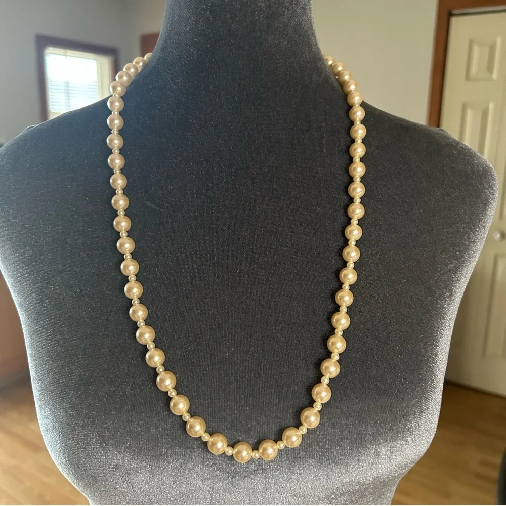 Elegant Cream Pearl Necklace - Picture 1 of 2